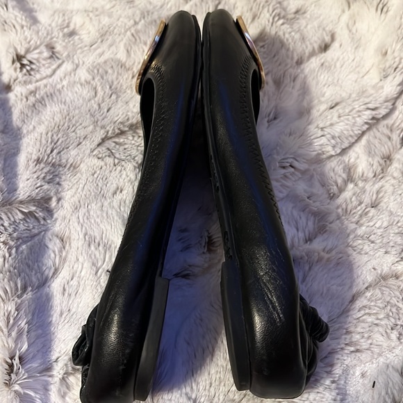 Tory Burch Black Flats Sz 5 Gold Logo - Picture 8 of 16